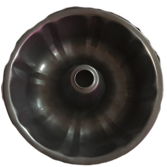 Metal Bundt Cake Pan - Picture 1 of 1